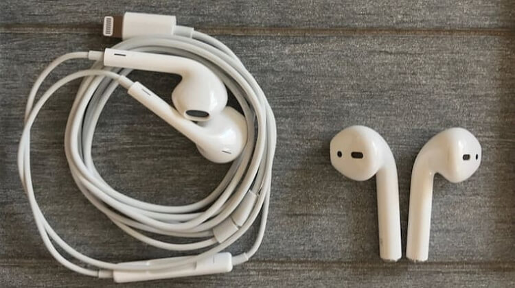 atomar symbol afrikansk EarPods vs AirPods: Do They Sound Different?