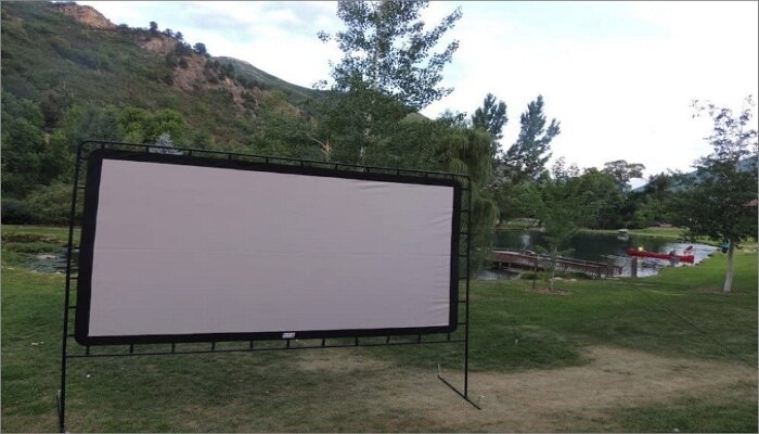 projector screen outdoor